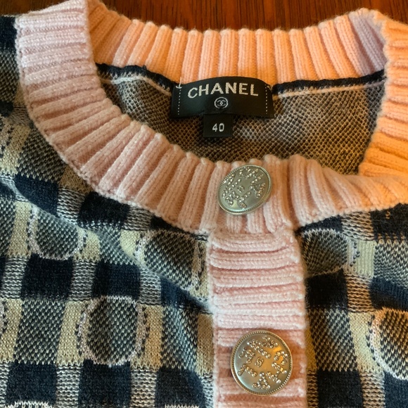 CHANEL CASHMERE PLAID POLKA DOT 2021 Autumn Rhinestone Buttons Logo 40 - Picture 5 of 16